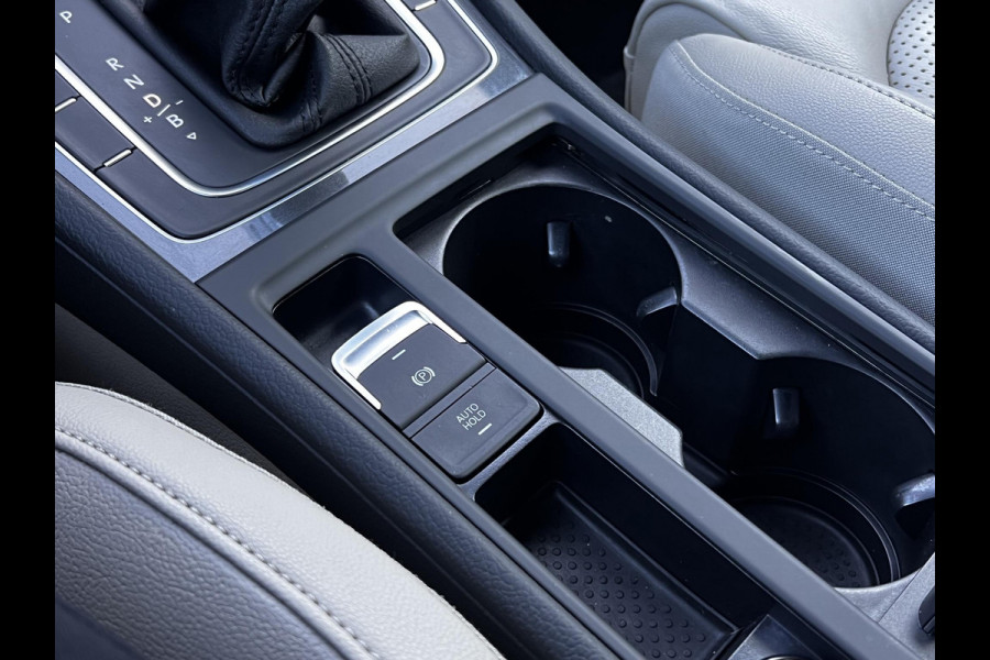 Volkswagen e-Golf e-Golf Virtual Cockpit | Lederen bekleding | Achteruitrijcamera | Warmtepomp | SOH 88,9% |