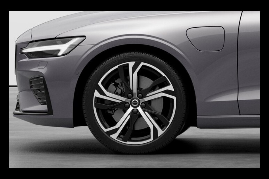 Volvo V60 T8 455PK Aut. AWD Performance Edition Ultra Dark Polestar optimisation/ Glossy Black logo voor en achterzijde / Panoramadak/ Head-up display/ Harman Kardon audio/ 360 Camera/ Elektrisch bedienbare voorstoelen met geheugen/ Apple Carplay/ Pilot assit/ Adaptive cruise control/