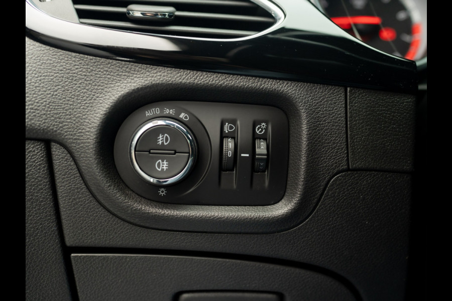 Opel Astra Sports Tourer 1.4 Turbo 150Pk Innovation | Trekhaak | Camera | Stoel & Stuur verw. | Prijs Rijklaar!!