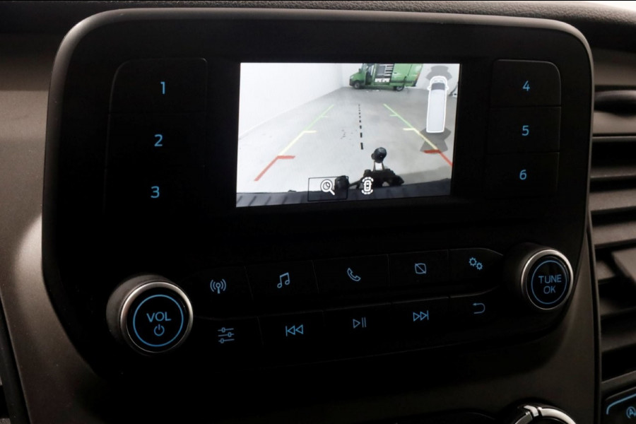 Ford Transit Custom 340 2.0 TDCI 130pk L2H1 D.C. Trend Airco/Camera/Trekhaak 2800kg 05-2021