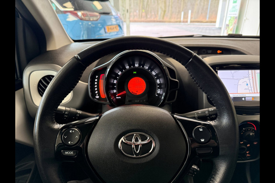 Toyota Aygo 1.0 VVT-i X-Play | Navi | Camera | Airco |