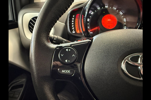 Toyota Aygo 1.0 VVT-i X-Play | Navi | Camera | Airco |