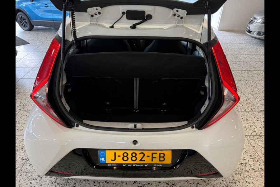 Toyota Aygo 1.0 VVT-i X-Play | Navi | Camera | Airco |