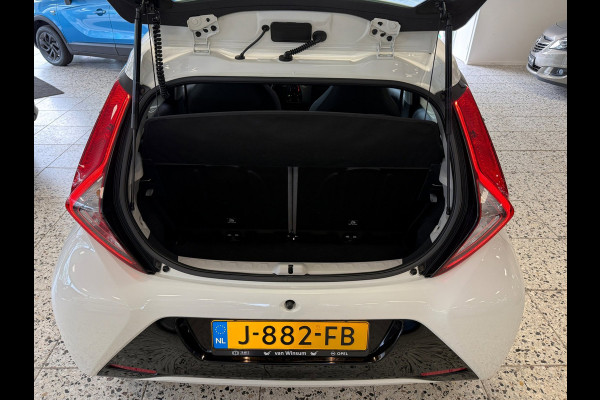Toyota Aygo 1.0 VVT-i X-Play | Navi | Camera | Airco |