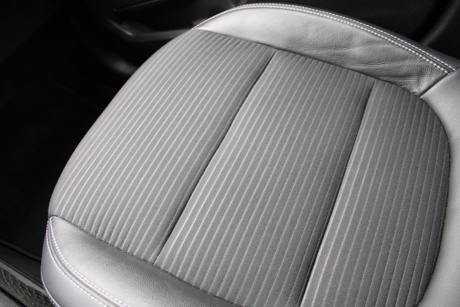 Ford Kuga 2.5 PHEV Titanium | Trekhaak | B&O | Navigatie | Led