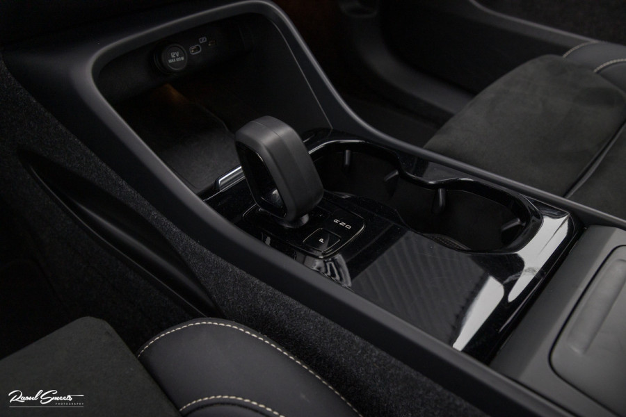 Volvo XC40 Recharge Twin Plus | Adaptieve cruise | Blis | Metallic | Full LED |