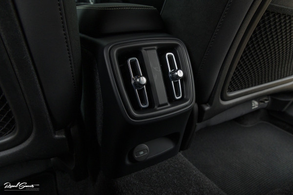 Volvo XC40 Recharge Twin Plus | Adaptieve cruise | Blis | Metallic | Full LED |
