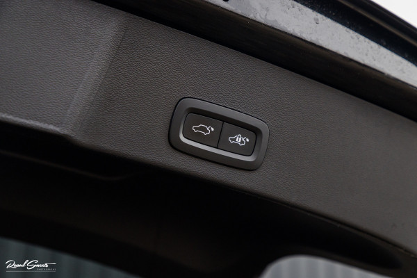 Volvo XC40 Recharge Twin Plus | Adaptieve cruise | Blis | Metallic | Full LED |