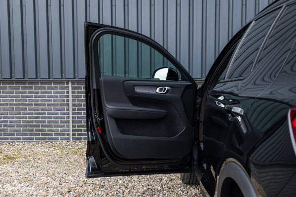 Volvo XC40 1.5 T4 Recharge R-Design | Adaptieve cruise | Panorama dak | 360 Camera |