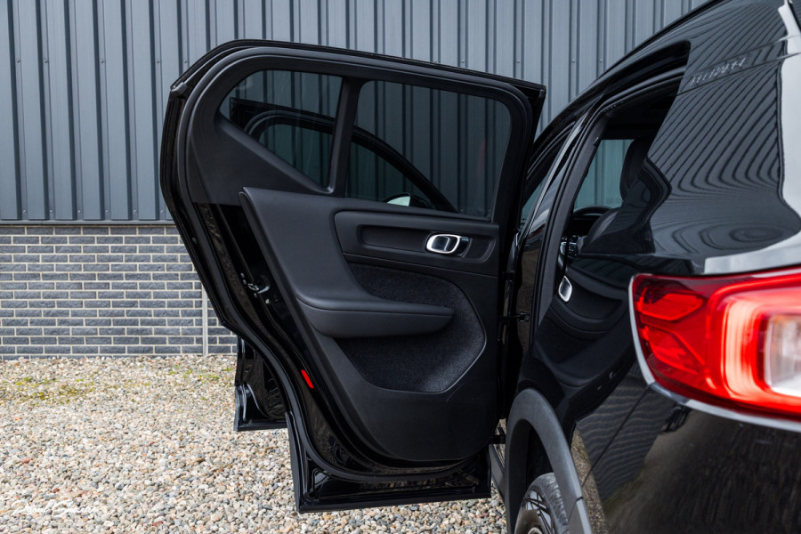 Volvo XC40 1.5 T4 Recharge R-Design | Adaptieve cruise | Panorama dak | 360 Camera |
