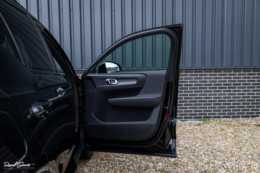 Volvo XC40 1.5 T4 Recharge R-Design | Adaptieve cruise | Panorama dak | 360 Camera |