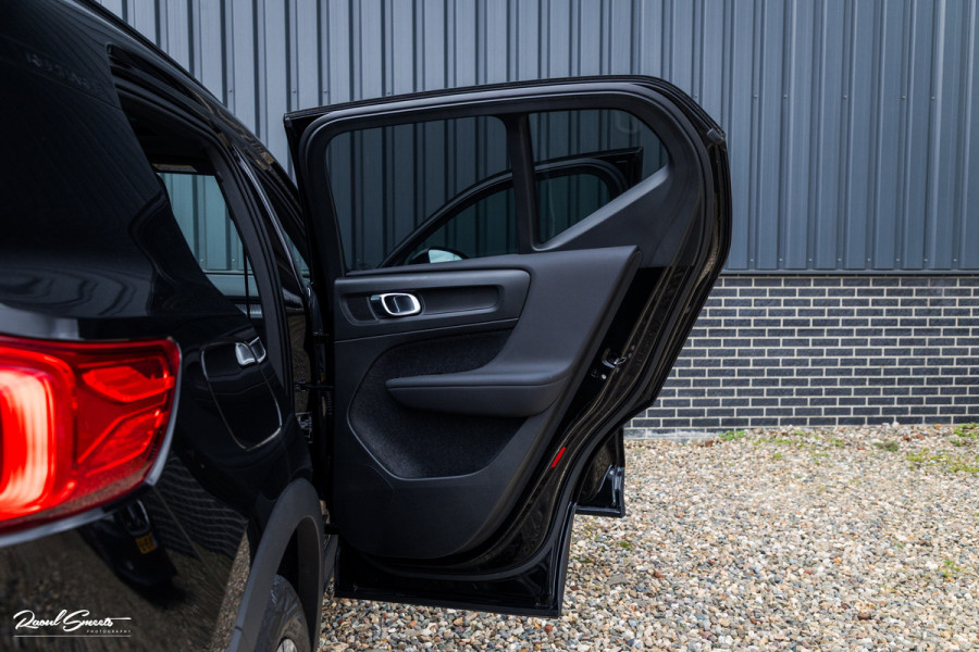Volvo XC40 1.5 T4 Recharge R-Design | Adaptieve cruise | Panorama dak | 360 Camera |