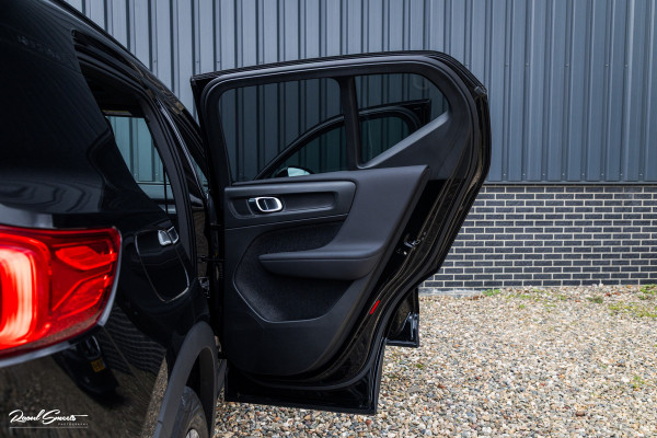 Volvo XC40 1.5 T4 Recharge R-Design | Adaptieve cruise | Panorama dak | 360 Camera |