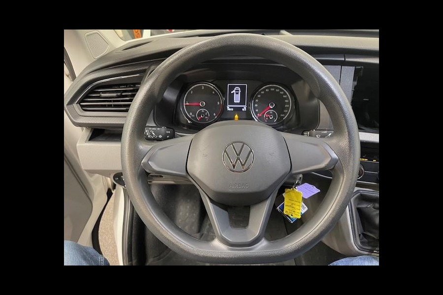 Volkswagen Transporter 2.0 TDI L2H1 110PK Airco Cruise Control Trekhaak Parkeersensoren Apple Carplay