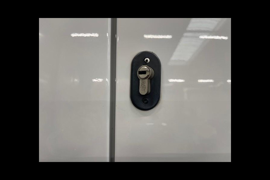 Volkswagen Transporter 2.0 TDI L2H1 110PK Airco Cruise Control Trekhaak Parkeersensoren Apple Carplay