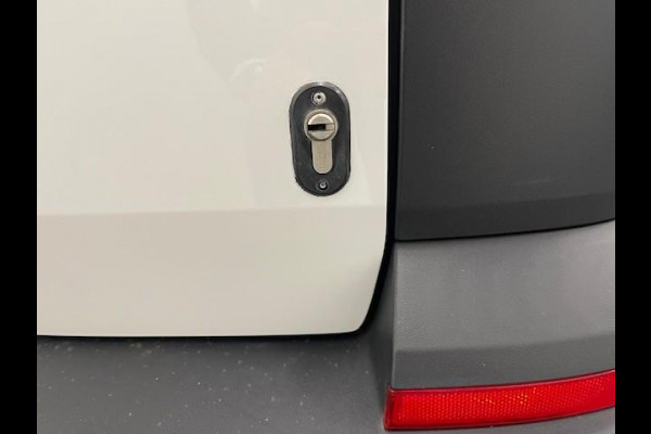 Volkswagen Transporter 2.0 TDI L2H1 110PK Airco Cruise Control Trekhaak Parkeersensoren Apple Carplay