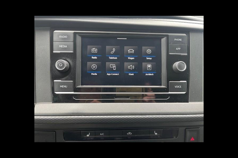 Volkswagen Transporter 2.0 TDI L2H1 110PK Airco Cruise Control Trekhaak Parkeersensoren Apple Carplay