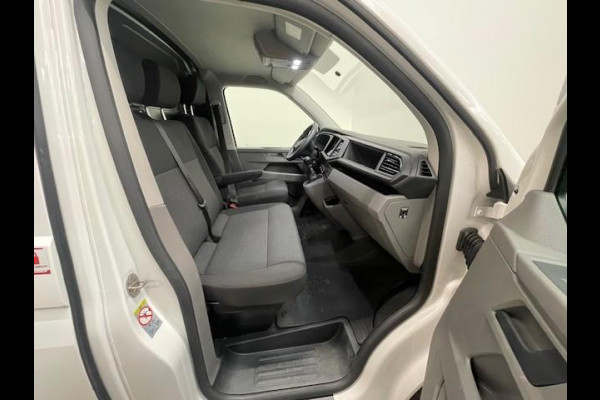 Volkswagen Transporter 2.0 TDI L2H1 110PK Airco Cruise Control Trekhaak Parkeersensoren Apple Carplay