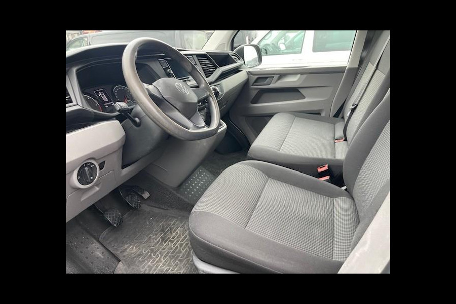 Volkswagen Transporter 2.0 TDI L2H1 110PK Airco Cruise Control Trekhaak Parkeersensoren Apple Carplay
