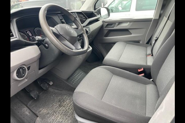 Volkswagen Transporter 2.0 TDI L2H1 110PK Airco Cruise Control Trekhaak Parkeersensoren Apple Carplay