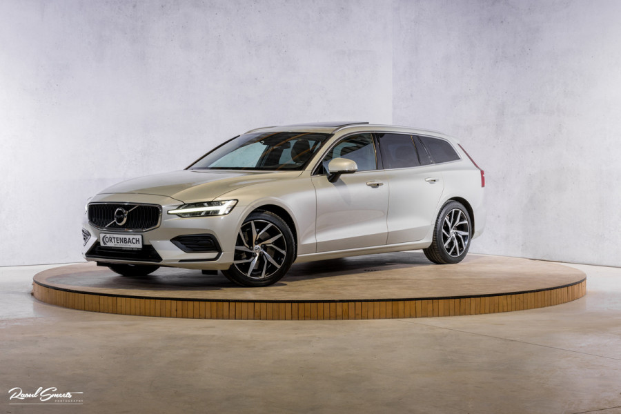 Volvo V60 2.0 T5 Momentum | Panorama | Leer | Harman Kardon | Zwenkbare trekhaak |