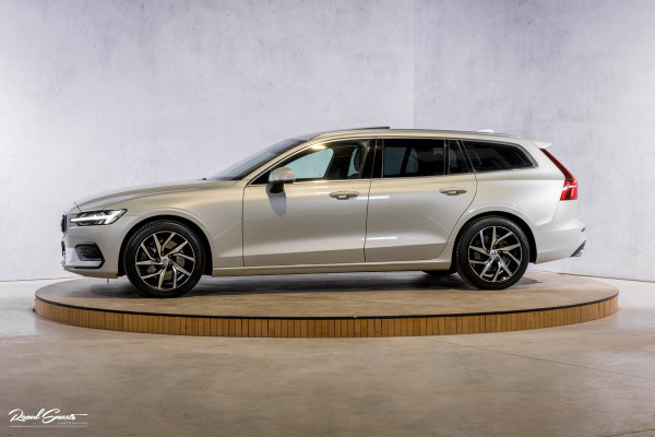 Volvo V60 2.0 T5 Momentum | Panorama | Leer | Harman Kardon | Zwenkbare trekhaak |