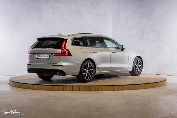 Volvo V60 2.0 T5 Momentum | Panorama | Leer | Harman Kardon | Zwenkbare trekhaak |