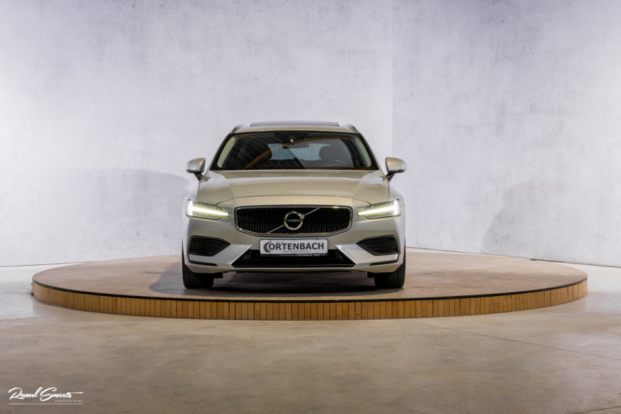 Volvo V60 2.0 T5 Momentum | Panorama | Leer | Harman Kardon | Zwenkbare trekhaak |
