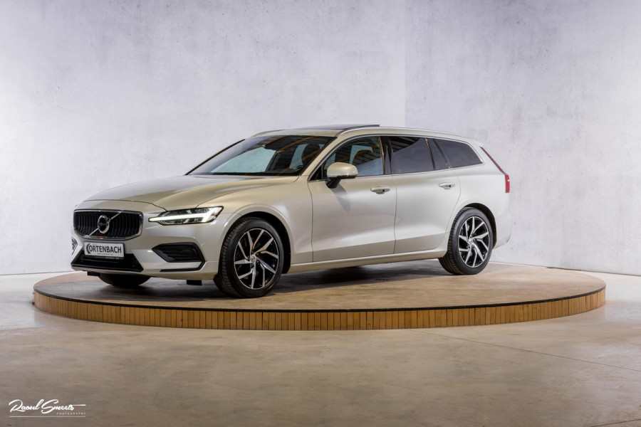 Volvo V60 2.0 T5 Momentum | Panorama | Leer | Harman Kardon | Zwenkbare trekhaak |