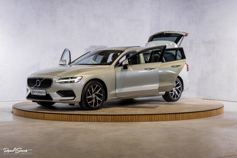 Volvo V60 2.0 T5 Momentum | Panorama | Leer | Harman Kardon | Zwenkbare trekhaak |