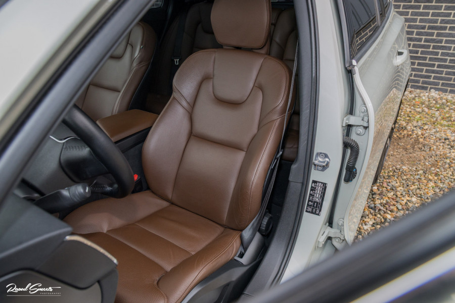 Volvo V60 2.0 T5 Momentum | Panorama | Leer | Harman Kardon | Zwenkbare trekhaak |