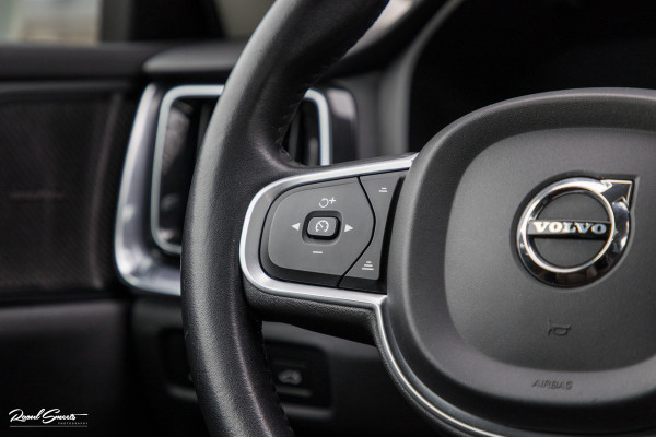 Volvo V60 2.0 T5 Momentum | Panorama | Leer | Harman Kardon | Zwenkbare trekhaak |