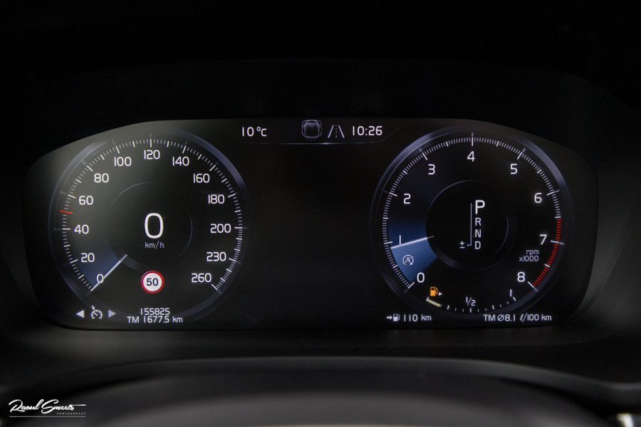 Volvo V60 2.0 T5 Momentum | Panorama | Leer | Harman Kardon | Zwenkbare trekhaak |
