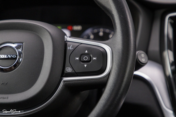 Volvo V60 2.0 T5 Momentum | Panorama | Leer | Harman Kardon | Zwenkbare trekhaak |