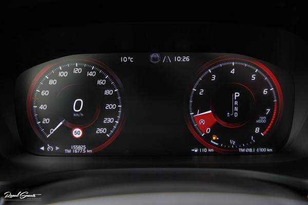 Volvo V60 2.0 T5 Momentum | Panorama | Leer | Harman Kardon | Zwenkbare trekhaak |