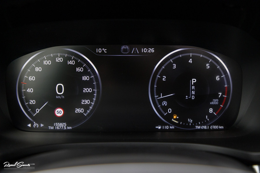 Volvo V60 2.0 T5 Momentum | Panorama | Leer | Harman Kardon | Zwenkbare trekhaak |