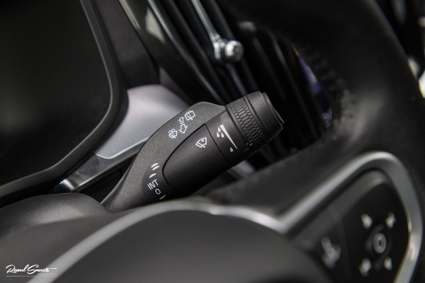 Volvo V60 2.0 T5 Momentum | Panorama | Leer | Harman Kardon | Zwenkbare trekhaak |