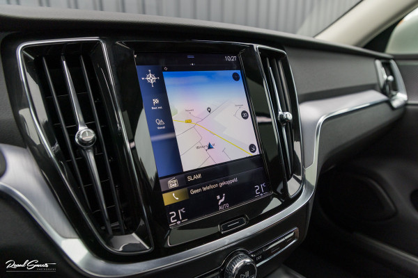 Volvo V60 2.0 T5 Momentum | Panorama | Leer | Harman Kardon | Zwenkbare trekhaak |