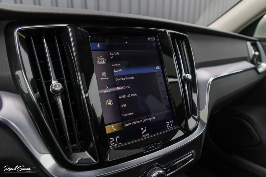 Volvo V60 2.0 T5 Momentum | Panorama | Leer | Harman Kardon | Zwenkbare trekhaak |