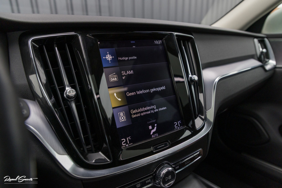 Volvo V60 2.0 T5 Momentum | Panorama | Leer | Harman Kardon | Zwenkbare trekhaak |