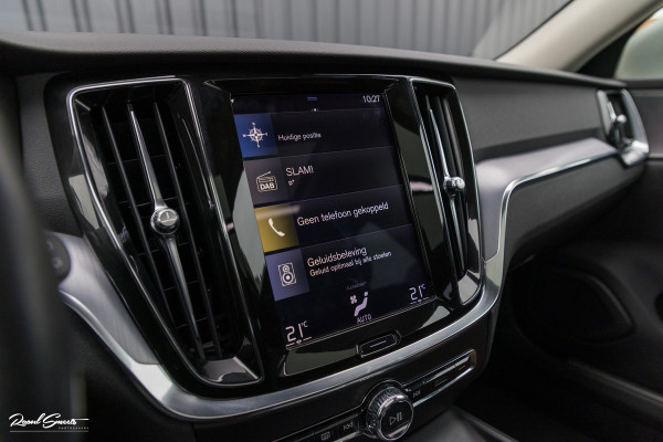 Volvo V60 2.0 T5 Momentum | Panorama | Leer | Harman Kardon | Zwenkbare trekhaak |