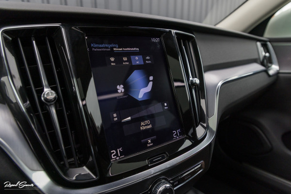 Volvo V60 2.0 T5 Momentum | Panorama | Leer | Harman Kardon | Zwenkbare trekhaak |