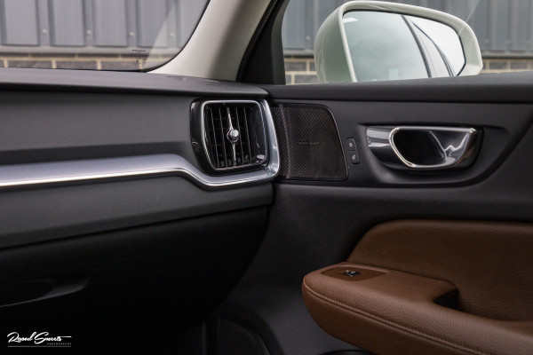 Volvo V60 2.0 T5 Momentum | Panorama | Leer | Harman Kardon | Zwenkbare trekhaak |