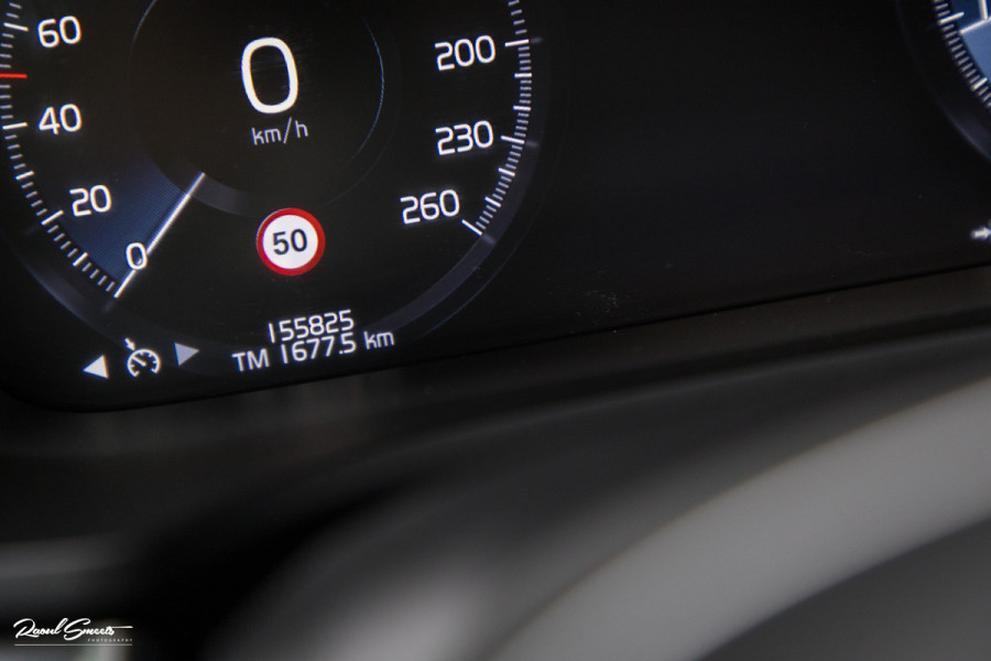 Volvo V60 2.0 T5 Momentum | Panorama | Leer | Harman Kardon | Zwenkbare trekhaak |