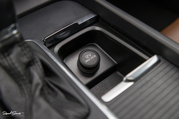 Volvo V60 2.0 T5 Momentum | Panorama | Leer | Harman Kardon | Zwenkbare trekhaak |