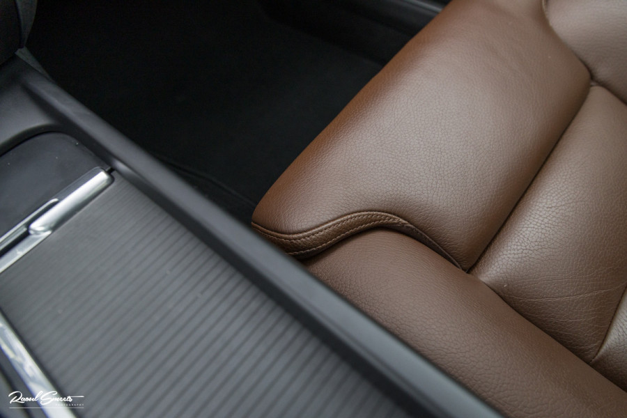 Volvo V60 2.0 T5 Momentum | Panorama | Leer | Harman Kardon | Zwenkbare trekhaak |