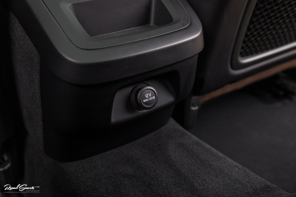 Volvo V60 2.0 T5 Momentum | Panorama | Leer | Harman Kardon | Zwenkbare trekhaak |