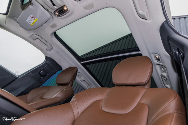 Volvo V60 2.0 T5 Momentum | Panorama | Leer | Harman Kardon | Zwenkbare trekhaak |