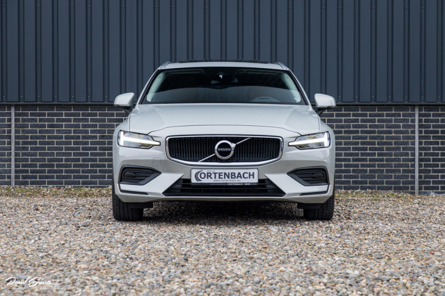 Volvo V60 2.0 T5 Momentum | Panorama | Leer | Harman Kardon | Zwenkbare trekhaak |