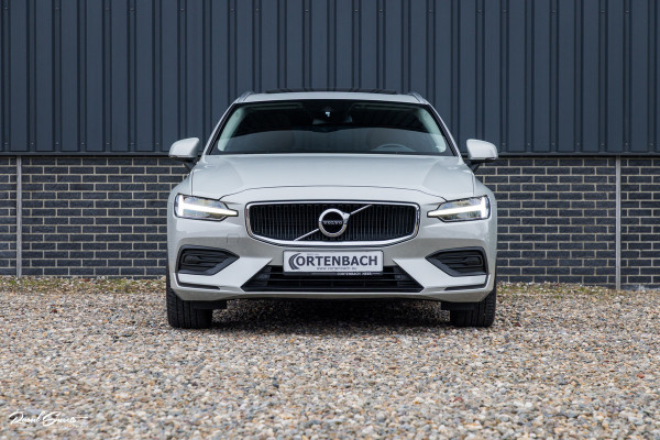 Volvo V60 2.0 T5 Momentum | Panorama | Leer | Harman Kardon | Zwenkbare trekhaak |